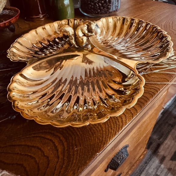 Squirrel Gold 3 part Shell-Shaped Serving Dish - Picture 3 of 5